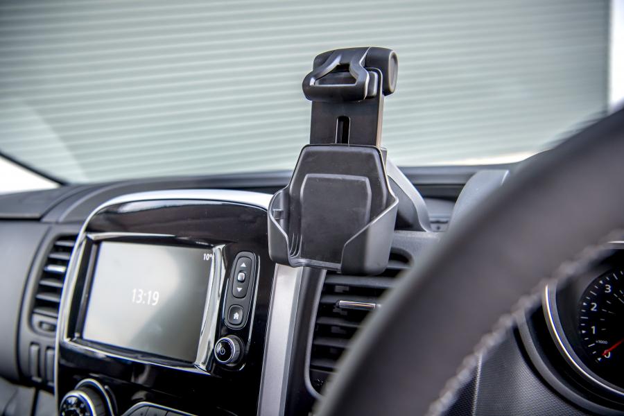 Детали интерьера Renault Trafic Van (X82) 2019 года  (UK) (фото 12 из 42)